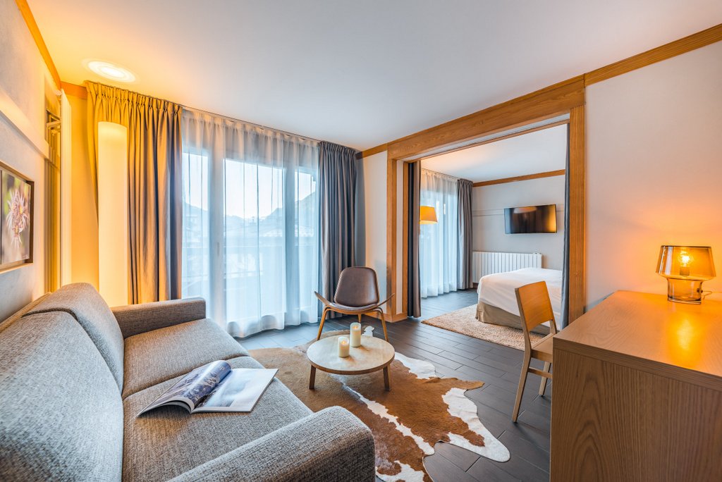 Hotel Le Morgane Chamonix - living room with double bedroom