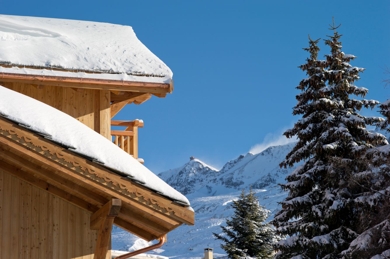 Residence Le Cristal de L'Alpe Alpe d'Huez - Apartments exterior snowy rooftop with mountains and trees