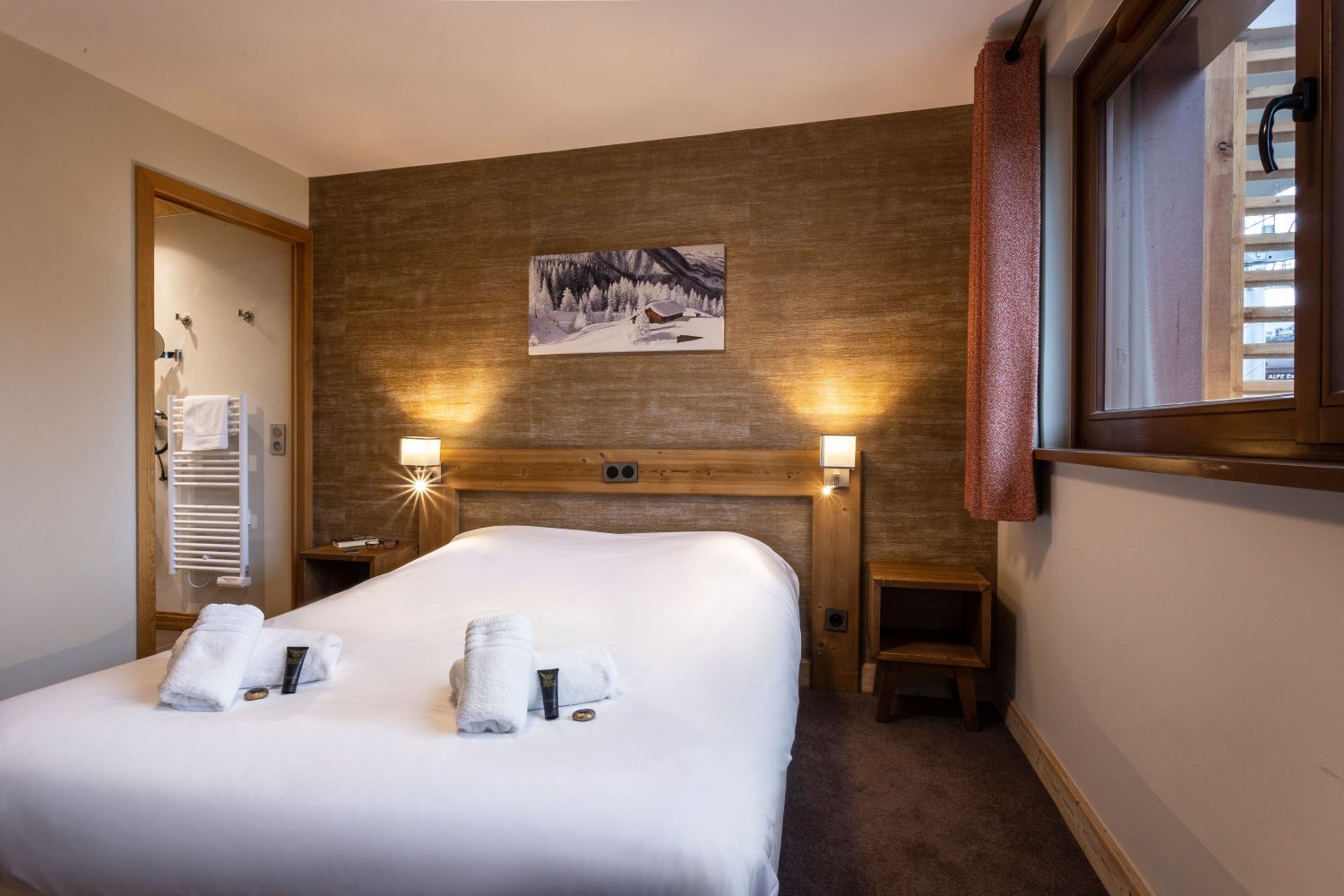 Residence Daria-I-Nor Alpe d'Huez - apartments double bedroom and bright bathroom