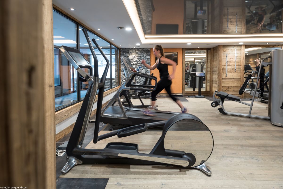 Residence Le Cristal de Jade Chamonix - Fitness room with various machines