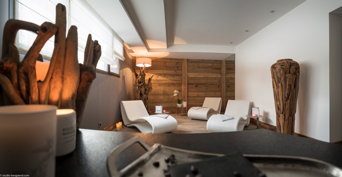 Residence Le Cristal de Jade Chamonix - Spa relaxation room with loungers