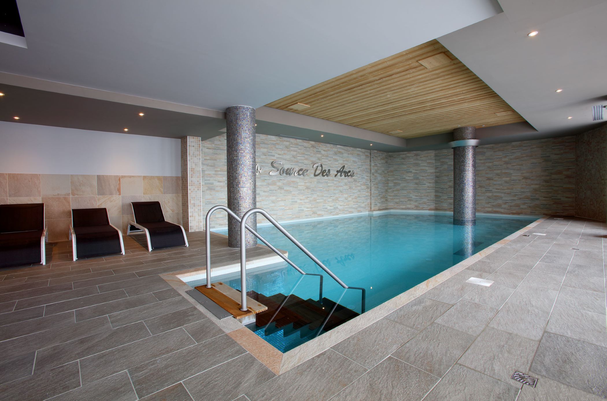 Residence La Source des Arcs, Les Arcs - swimming pool with loungers