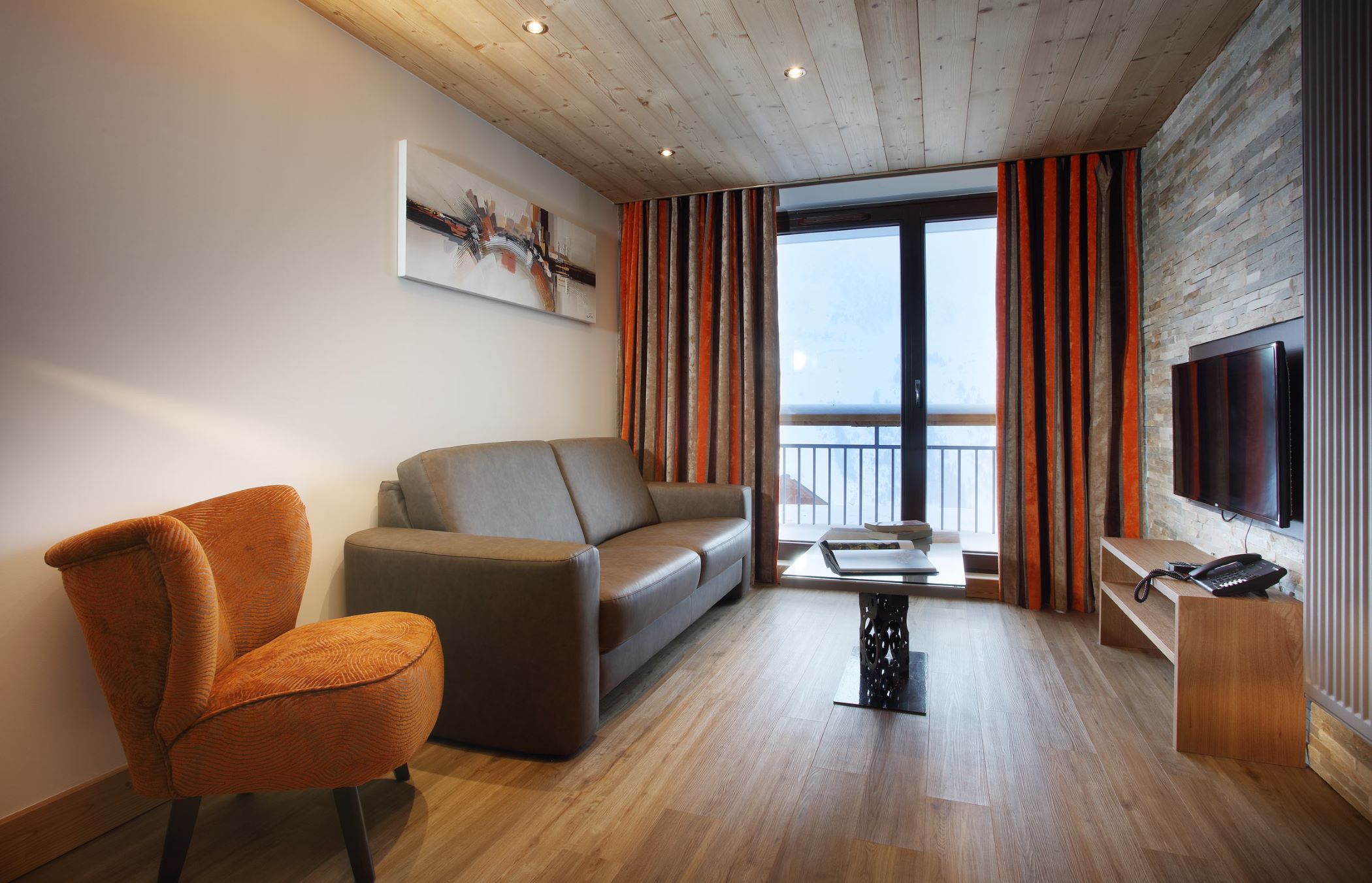 Residence La Source des Arcs, Les Arcs - living room with TV, balcony and sofa