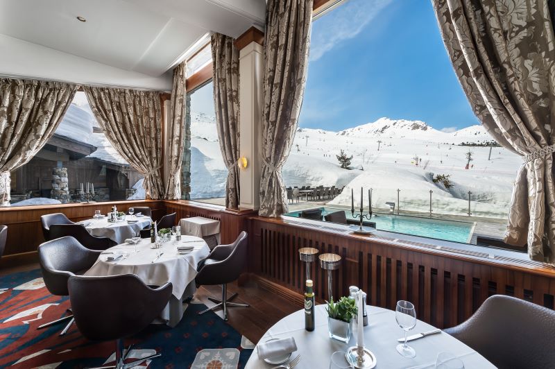 12 Restaurant view on the slopes