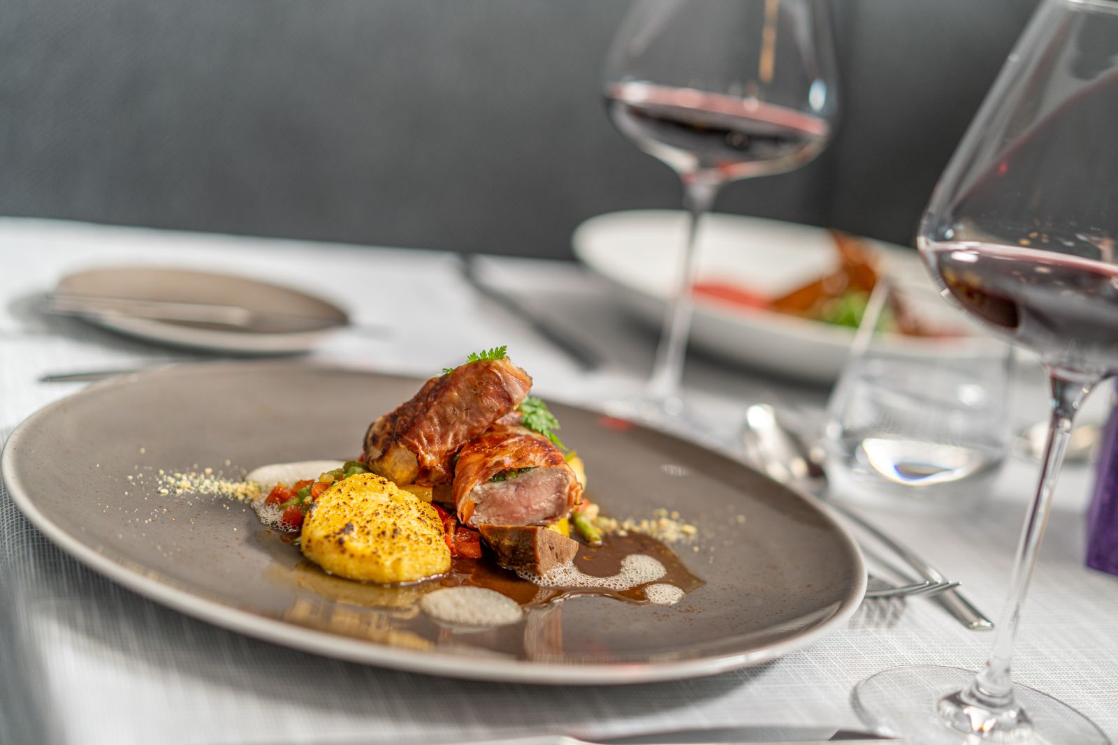 Bergland Hotel Solden - Gourmet half board main course served with red wine