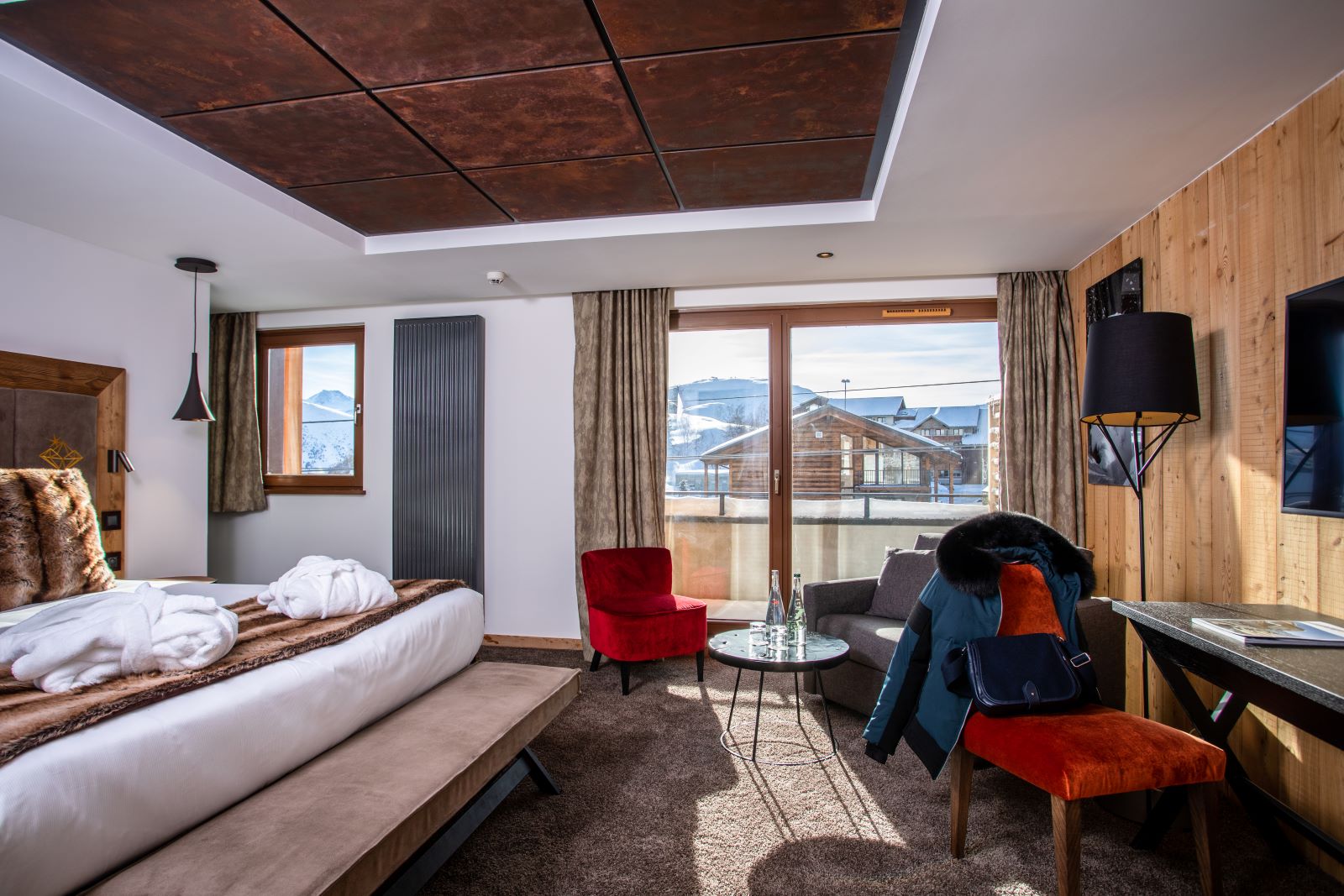 Daria-I-Nor Alpe d'Huez - Bright suite with seating area and a balcony with mountain views