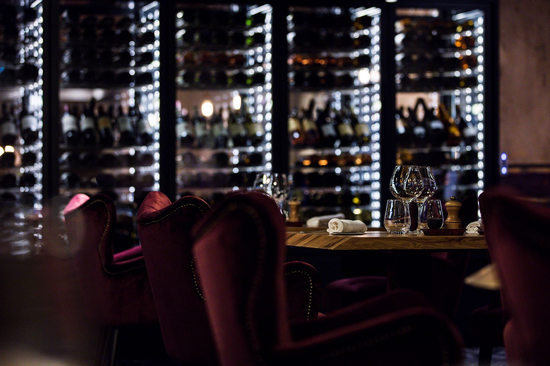 Daria-I-Nor Alpe d'Huez - Dining area with large wine cellar