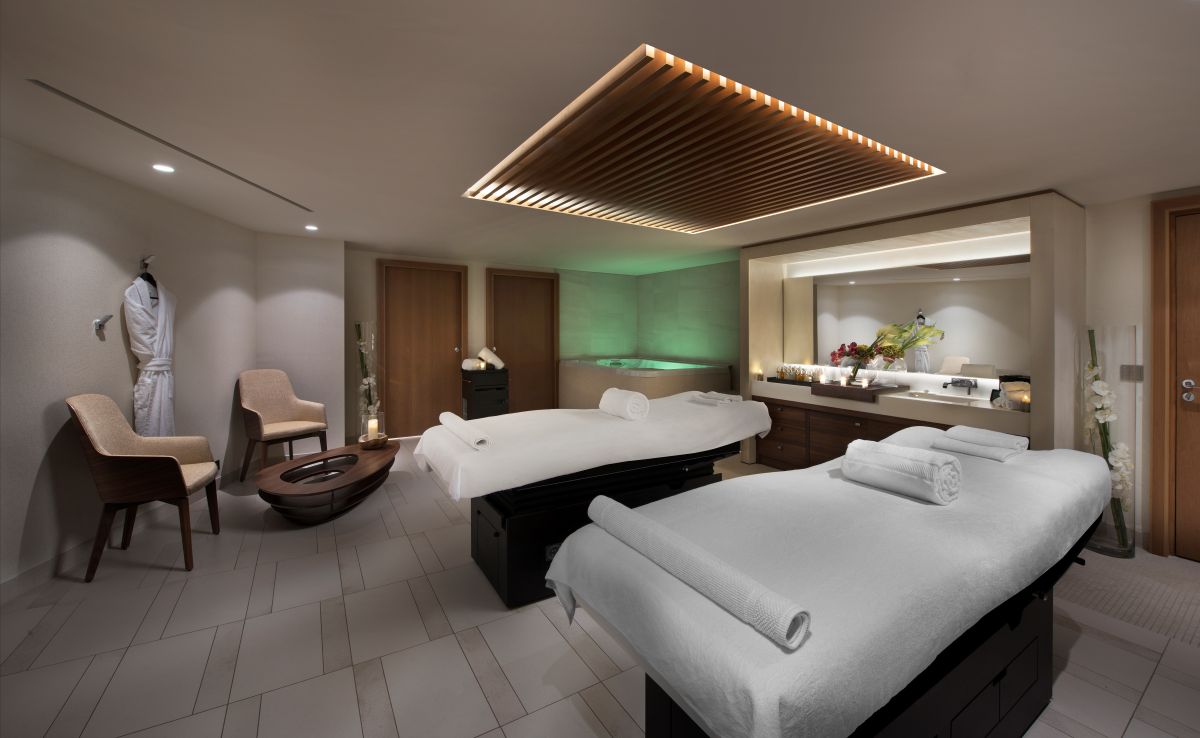 Hotel Fouquet's Courchevel - Spa relaxation treatment room with two treatment beds