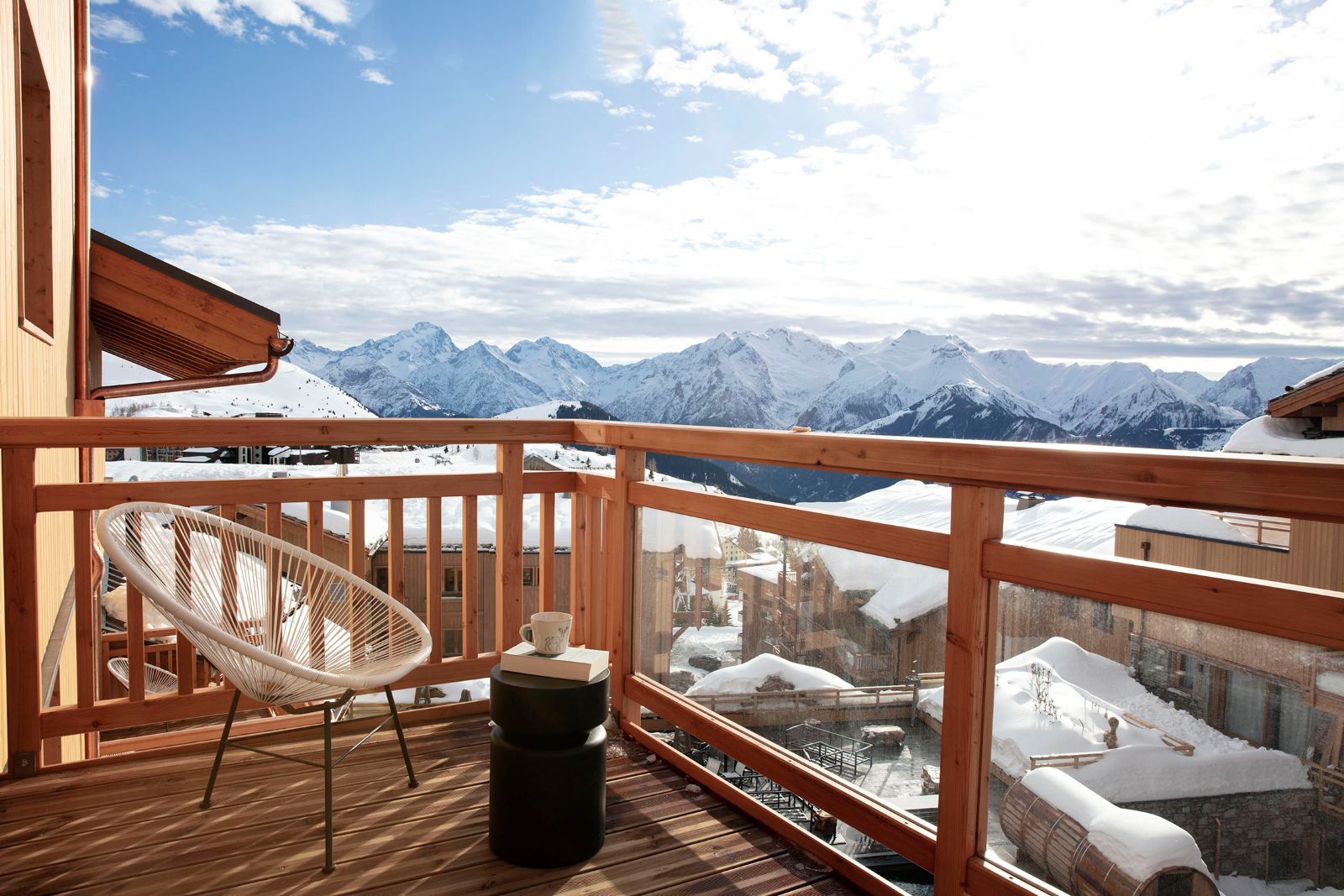 Grandes Rousses Hotel & Spa Alpe d'Huez - Balcony with roof top spa and mountain views