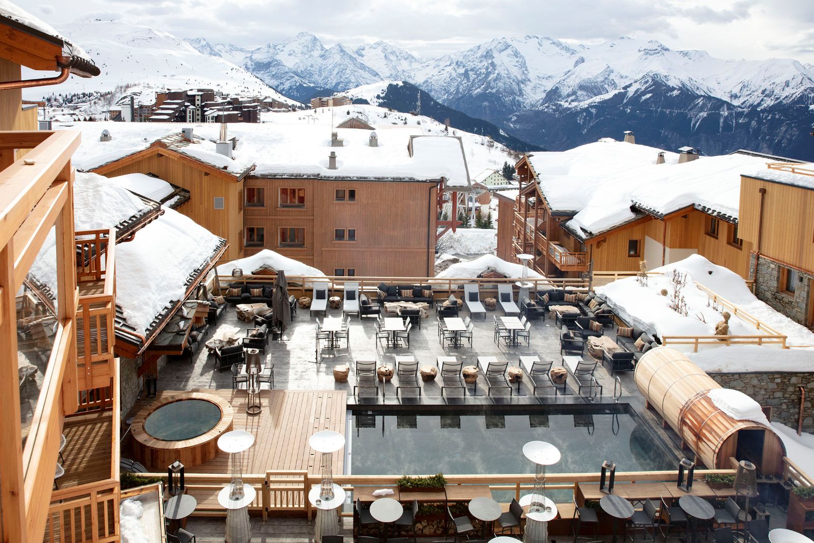 Grandes Rousses Hotel & Spa Alpe d'Huez - Roof top spa area with mountain views