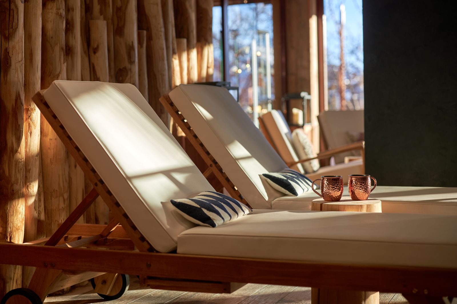 Grandes Rousses Hotel & Spa Alpe d'Huez - Spa sun loungers
