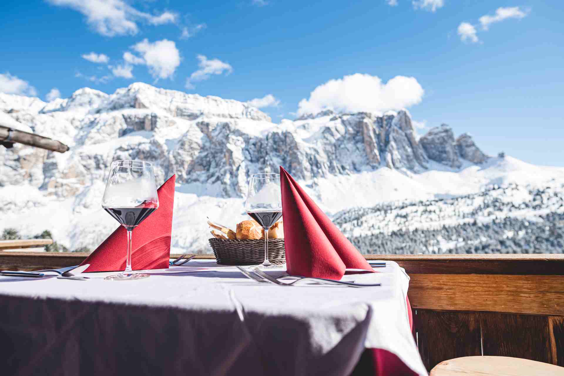 ©DOLOMITESValGardena | Ski Holidays Everyone Will Love