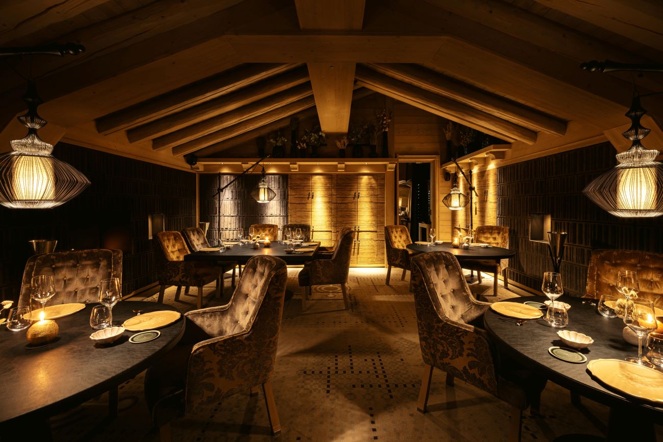 Hotel Le K2 Altitude Courchevel - opulent dining room