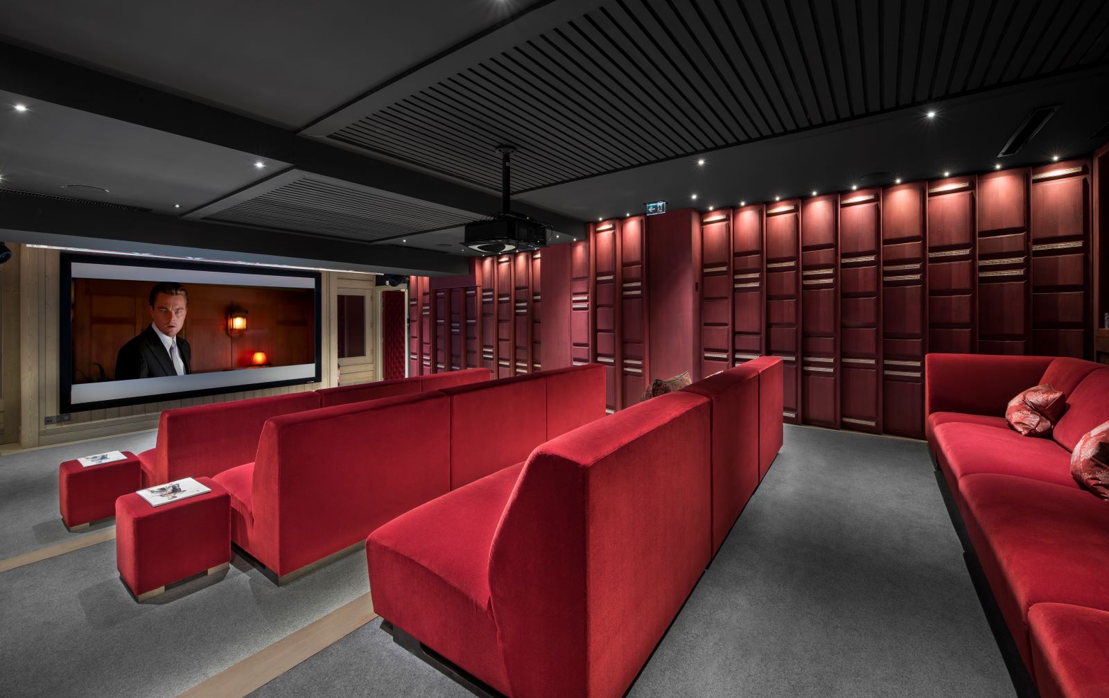 Hotel Le K2 Altitude Courchevel - hotel cinema room with comfortable seating