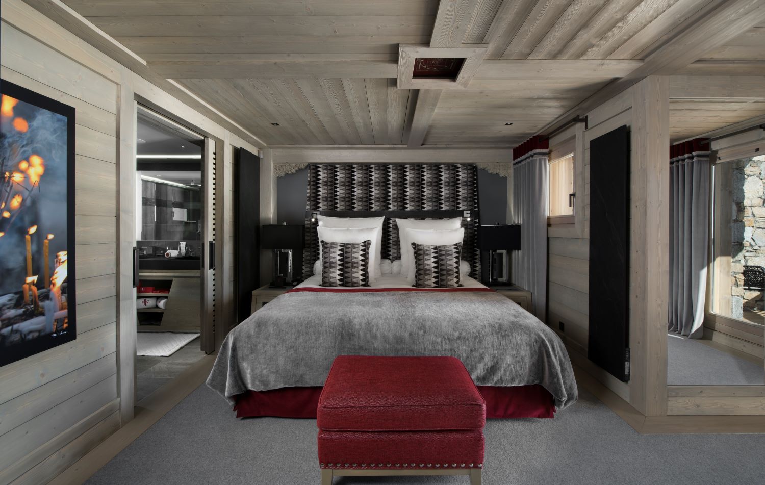 Hotel Le K2 Altitude Courchevel - Cosy double bedroom with small windows footstool and ensuite