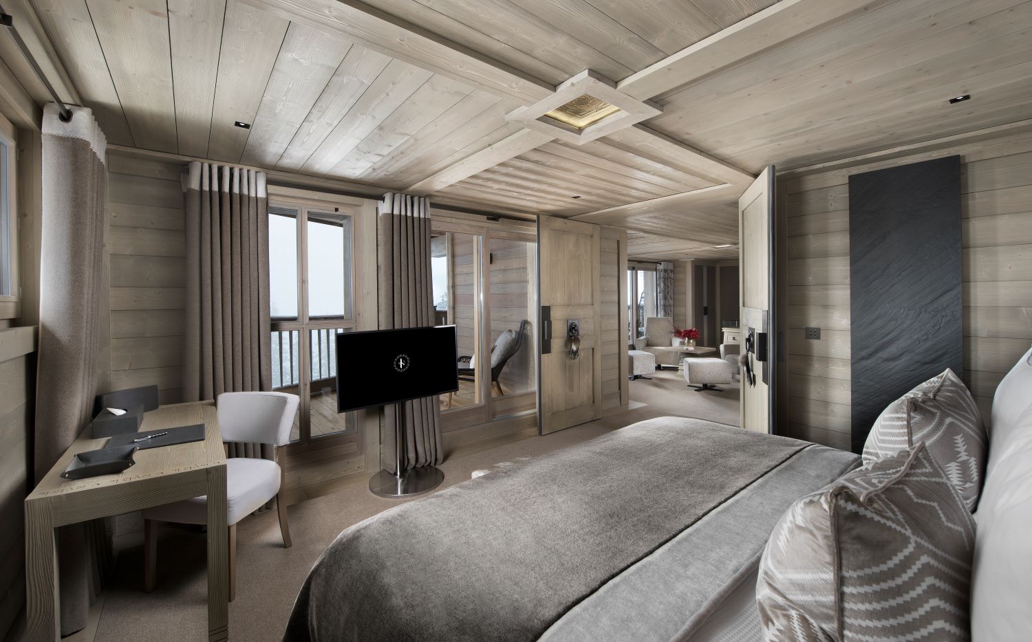 Hotel Le K2 Altitude Courchevel - Double bedroom off a living room with tv writing desk and access to private balcony