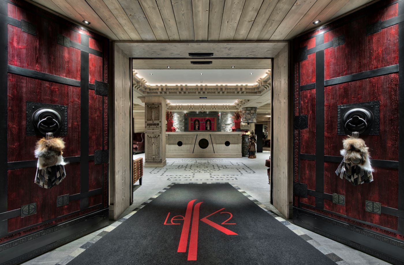 Hotel Le K2 Altitude Courchevel - hotel lobby with reception desk