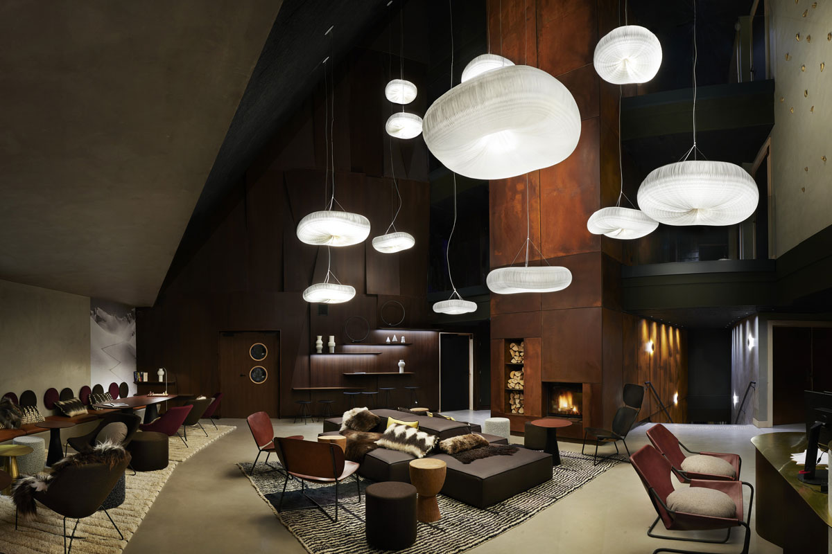 Hotel Mil8 Avoriaz - Hotel lobby with reception desk seating tables and a real fire