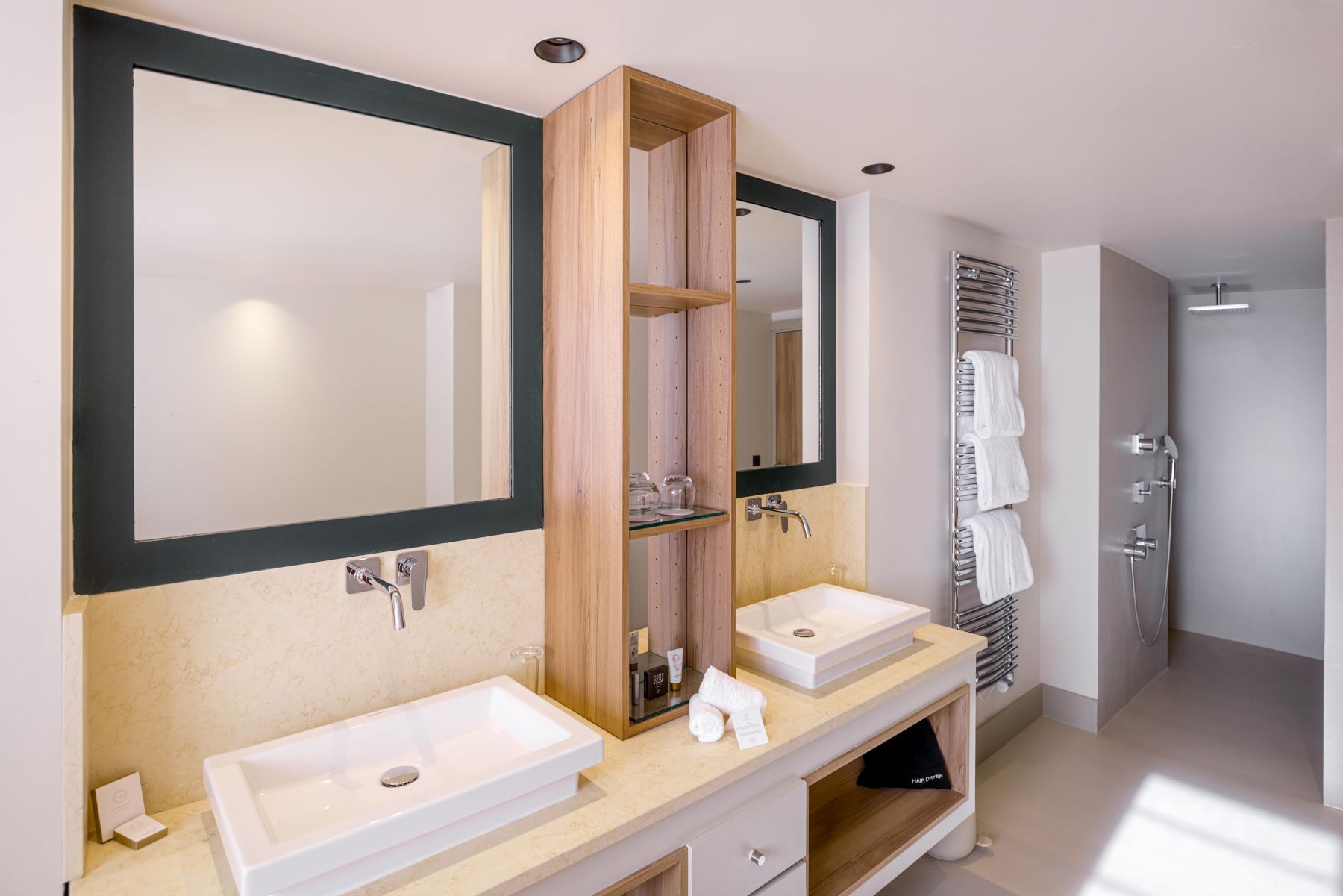 Les Suites de la Potinière Courchevel - Bathroom with walk in shower two sinks and heated towel rail