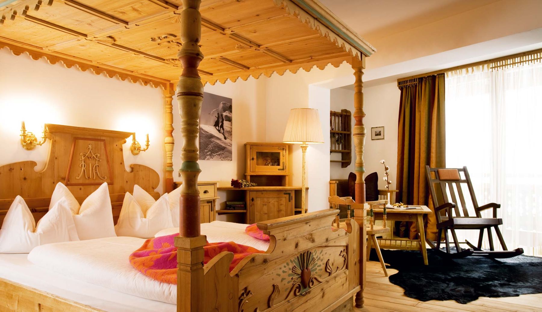 Raffl's St Antoner Hof, St Anton - double room with four-poster bed