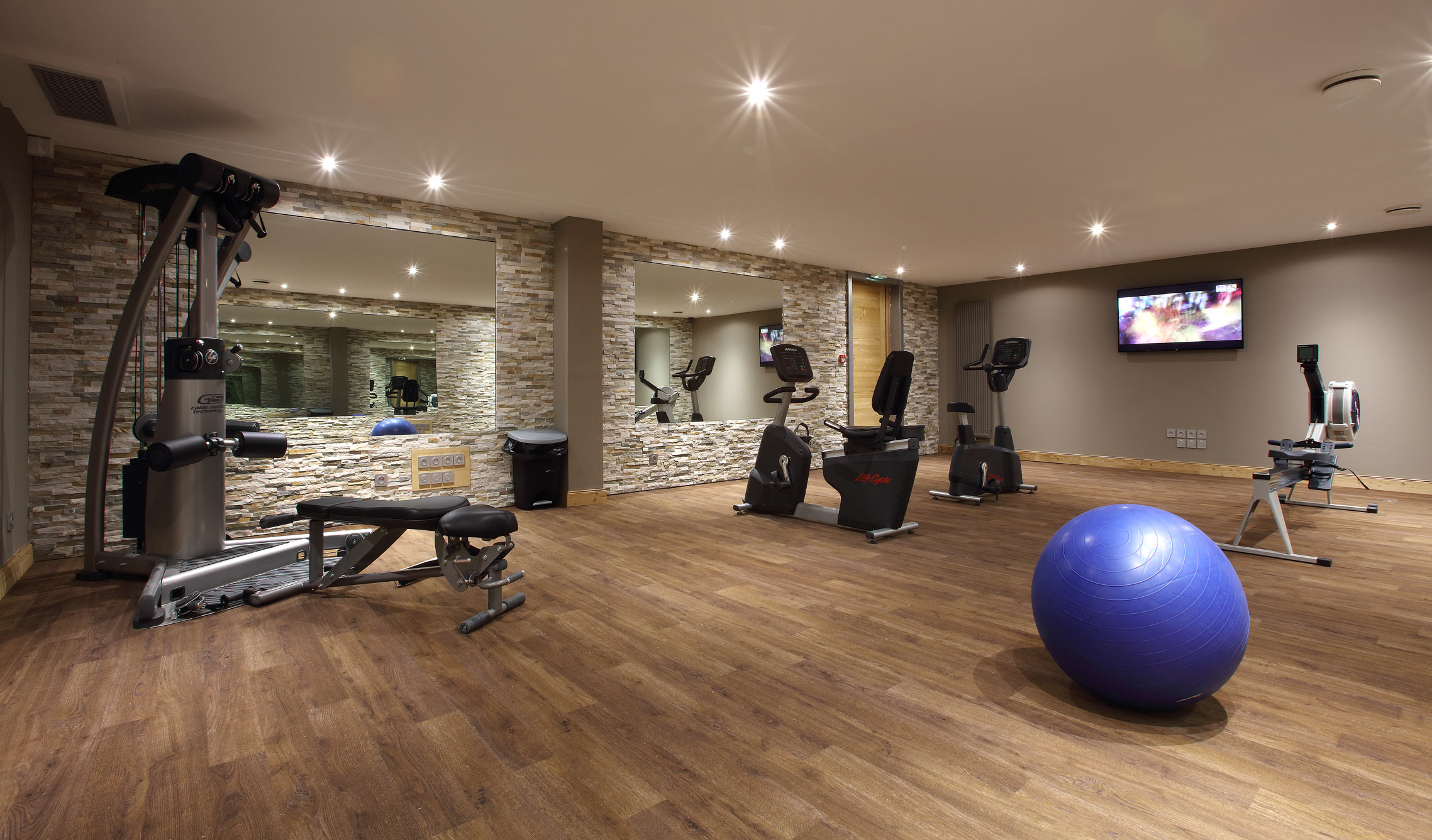 Residence La Source des Arcs, Les Arcs - fitness room with modern gym equipment