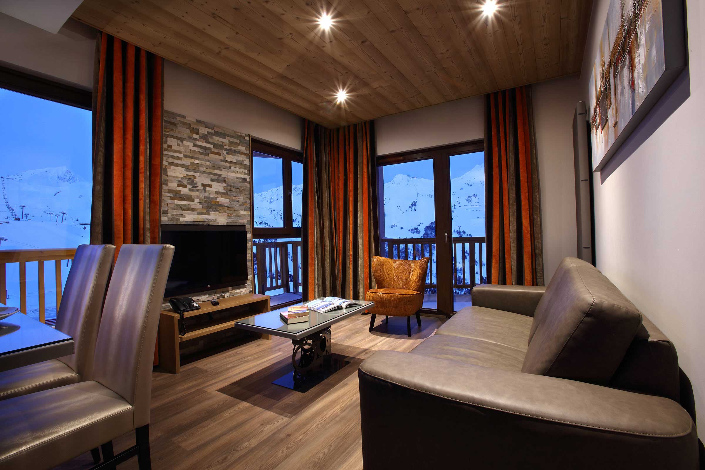 Residence La Source des Arcs, Les Arcs - living area with balcony and comfortable seats